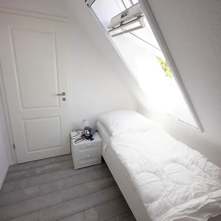 Moderne Doppelhaushaelfte In Dornum