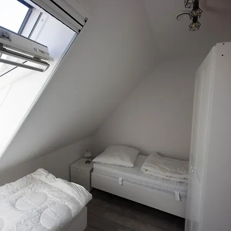 Moderne Doppelhaushaelfte In *
